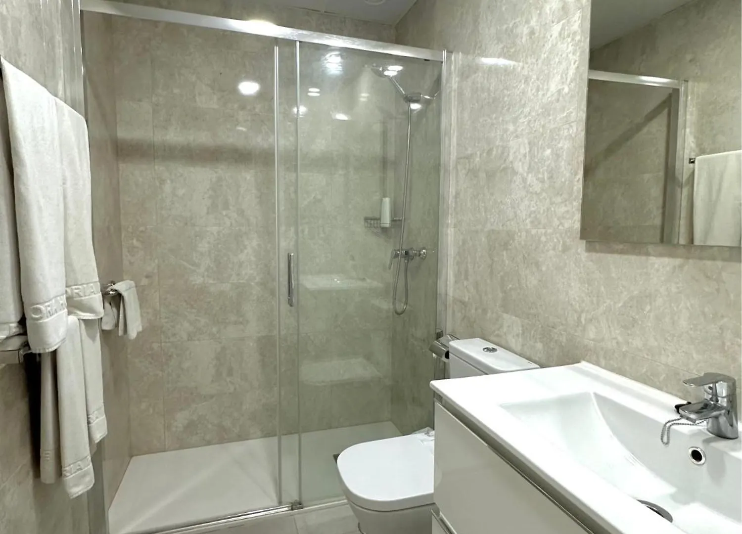 Apartamentos Turisticos Victoria 阿尔姆尼卡 0*,