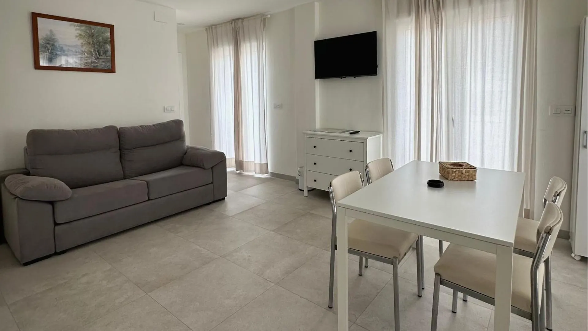 Apartamentos Turisticos Victoria 阿尔姆尼卡 公寓