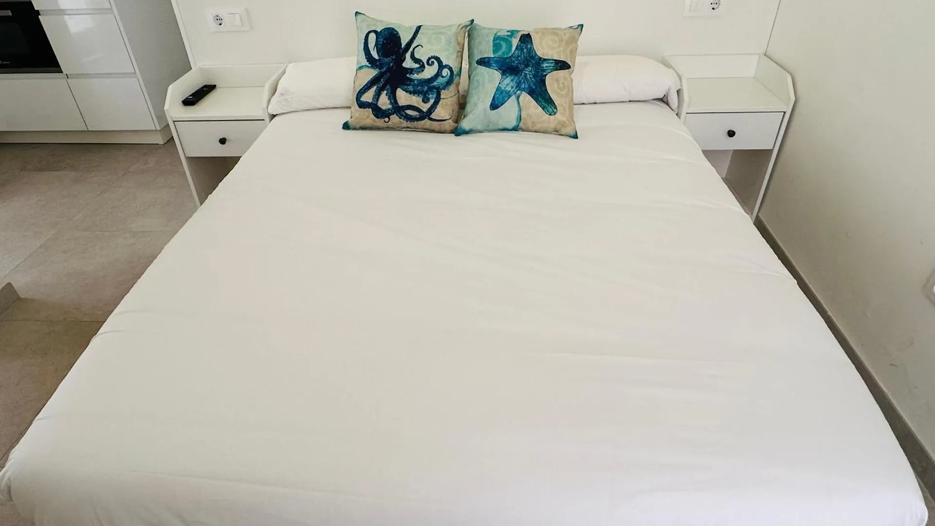 Apartamentos Turisticos Victoria 阿尔姆尼卡 公寓